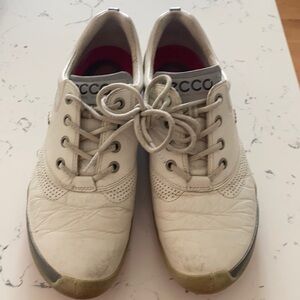 Ecco women’s golf shoe